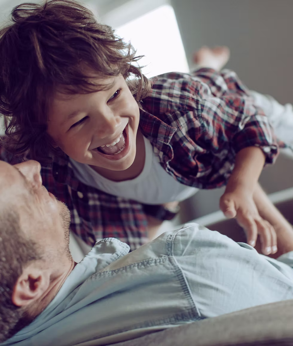 Familia protegida por seguros - Wilson Feliciano Insurance ofrece protección para toda tu familia